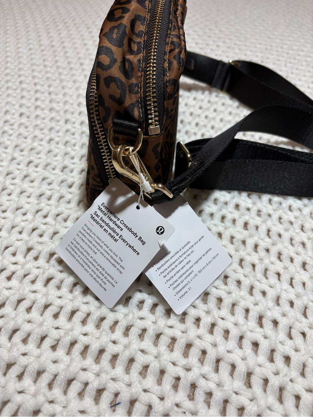 (NWT) RARE! lululemon leopardo everywhere crossbody bag *metal hardware - Picture 5 of 11